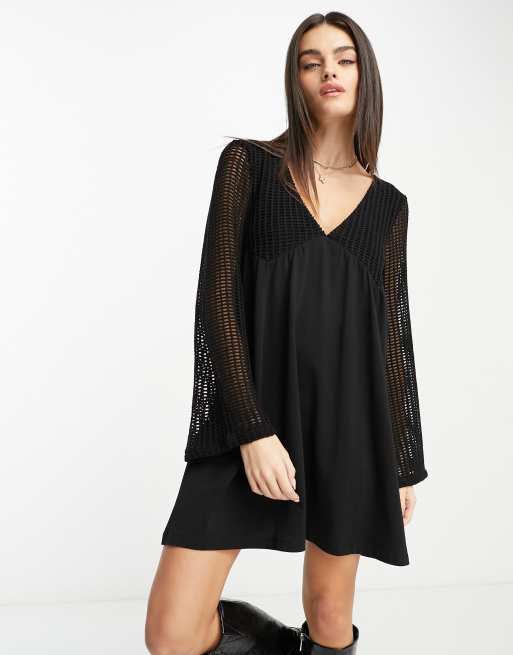 ASOS DESIGN - Gehaakte mini jurk met lange mouwen en V-hals in zwart