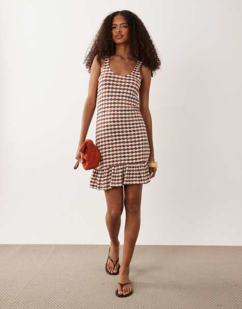 ASOS DESIGN - Gehaakte mini jurk van jersey met lage ronde hals en ruches in bruine en crème gingham ruit - view 1