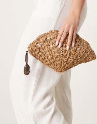 ASOS DESIGN - Gehäkelte Muschel-Clutch mit Anhänger aus Kunstharz-Braun