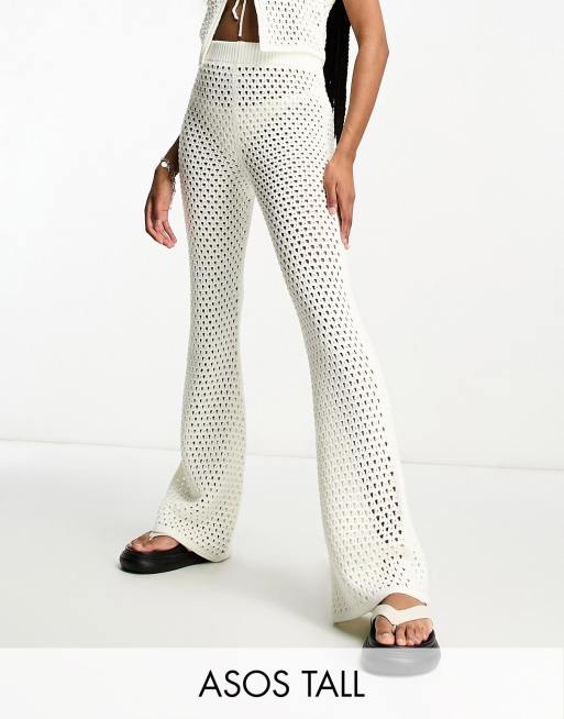 ASOS DESIGN – Gehäkelte Schlaghose in Weiß, Kombiteil