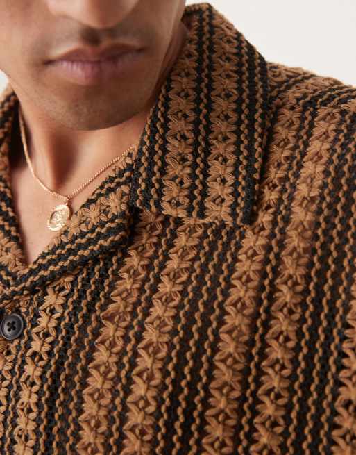ASOS DESIGN – Gehäkeltes Hemd in Braun gestreift mit kastigem Schnitt und Reverskragen, 3 von 4