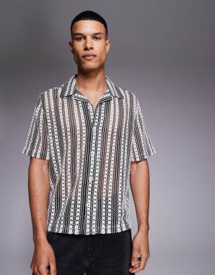 ASOS DESIGN – Gehäkeltes Hemd in Schwarz und Weiß gestreift mit kastigem Schnitt und Reverskragen - view 1
