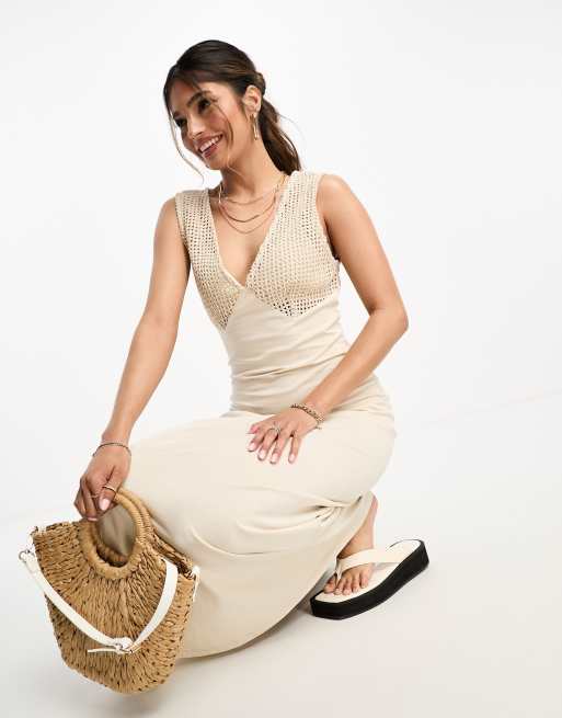 ASOS DESIGN – Gehäkeltes Midi-Strickkleid in Buttermilch-Weiß mit V-Ausschnitt