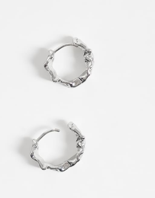 ASOS DESIGN – Gehämmerte silberfarbene Creolen im geschmolzenen Design, 4 von 4