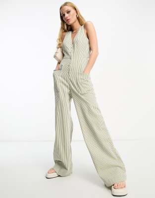 ASOS DESIGN - Geknöpfter Jumpsuit mit Streifen-Bunt