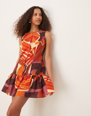 ASOS DESIGN - Geknöpftes Minikleid mit geradem Ausschnitt, tiefer Taille und Muster in Terrakotta-Bunt