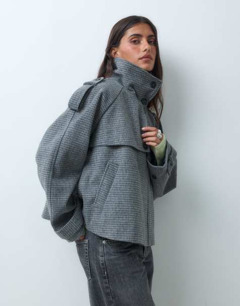 ASOS DESIGN gekürzter Cape-Mantel mit Stehkragen in Schwarz-Weiß-Karo - view 1