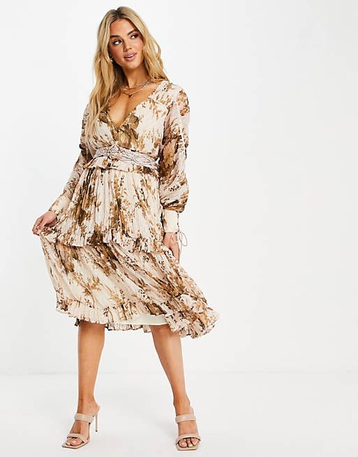 ASOS DESIGN - Gelaagde, gerimpelde midi-jurk met macramé riem en bloemenprint