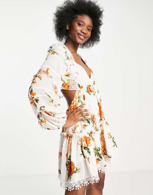 ASOS DESIGN - Gelaagde mini jurk met kanten inzetstuk en randdetail in bloemenprint