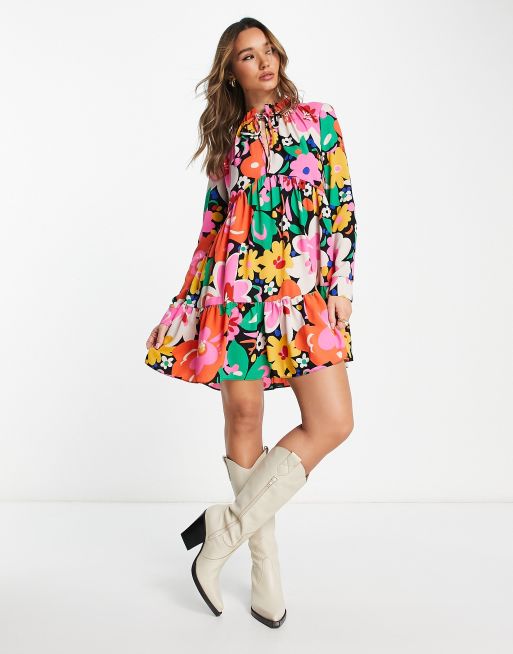 ASOS DESIGN - Gelaagde mini smockjurk in felle bloemenprint
