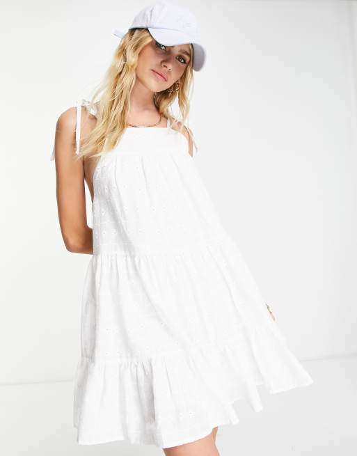 ASOS DESIGN - Gelaagde mini-zonnejurk met broderie in wit