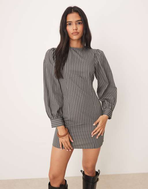 ASOS DESIGN - Gemodelleerde mini-jurk van popeline met ronde hals en volumineuze mouwen in grijze krijtstreep