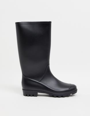 matte black wellies
