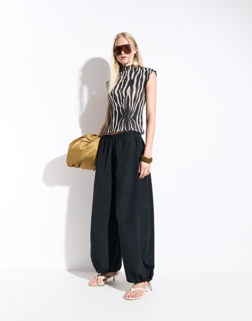 ASOS DESIGN gennemsigtig krøllet plissé-top med høj hals i sort-hvid zebra-print, 3 af 4