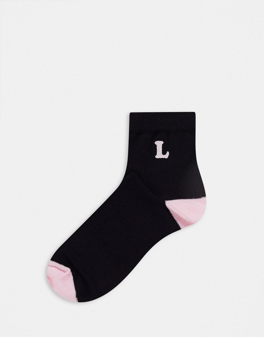 ASOS DESIGN - Gepersonaliseerde roze sokken met letter L in zwart