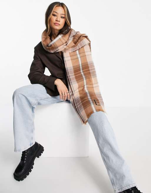 ASOS DESIGN - Gepersonaliseerde sjaal met ruiten en letter E in multi