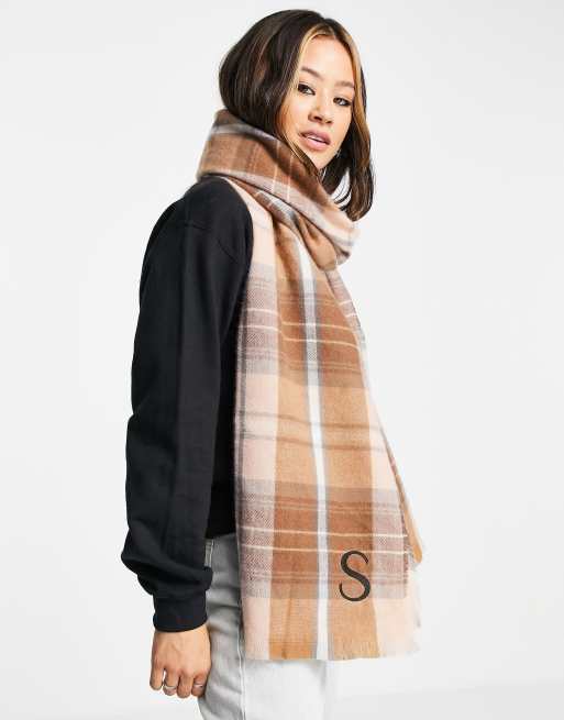 ASOS DESIGN - Gepersonaliseerde sjaal met ruiten en letter 'S' in multi