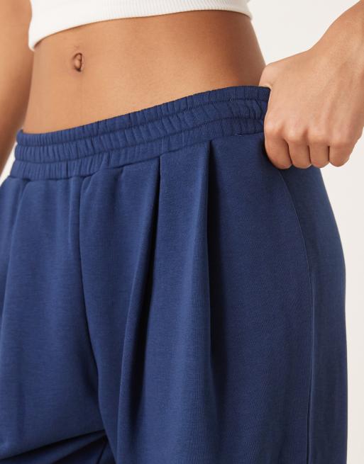 ASOS DESIGN - Geplooide joggingbroek met rechte pijpen in marineblauw, 3 van 5