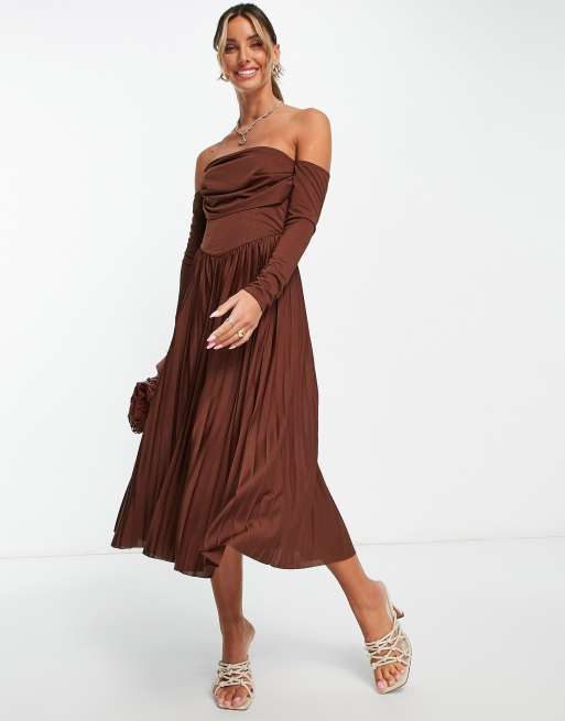 ASOS DESIGN - Geplooide midi-jurk met blote schouders en korsetdetail in chocoladebruin