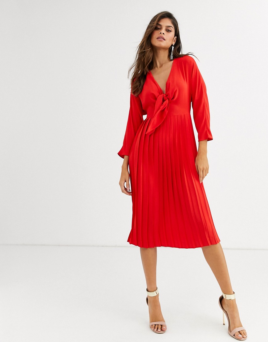 ASOS DESIGN - Geplooide midi-jurk met gestrikte voorkant in rood