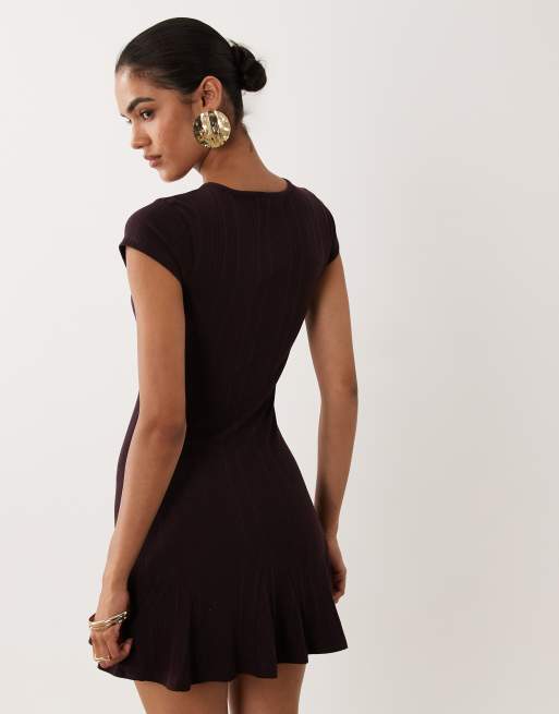 ASOS DESIGN geplooide mini-jurk met korte mouwen en henley in donkerbruin, 4 van 4