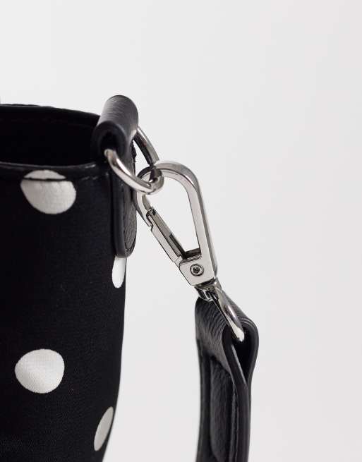 ASOS DESIGN – Gepunktete Beuteltasche in Schwarz-Weiß mit verstellbarem Umhängeriemen, 4 von 4