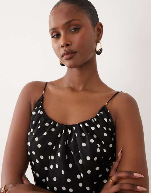 ASOS DESIGN – Gepunktetes Midaxi-Kleid in Schwarz-Weiß mit U-Ausschnitt und Schrägschnitt, 3 von 4