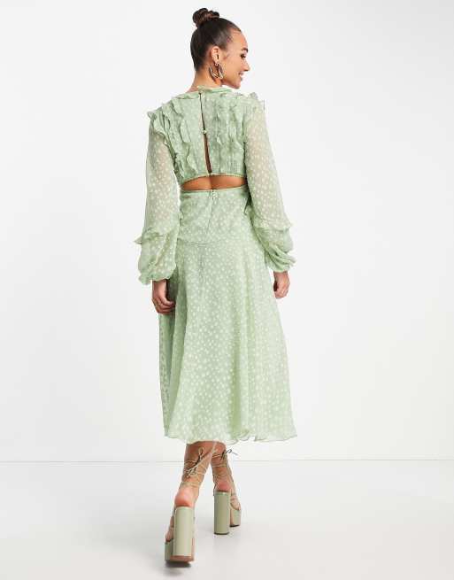 ASOS DESIGN – Gepunktetes Midikleid in Salbeigrün mit Jacquard-Punktemuster, Plisseefalten und Bindedetail, 2 von 4