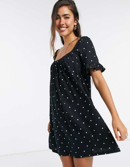 ASOS DESIGN – Gepunktetes Mini-Hängerkleid mit eckigem Ausschnitt und Rüschenärmeln in Schwarz