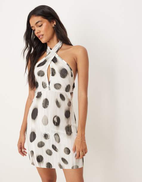 ASOS DESIGN – Gepunktetes Plissee-Minikleid mit verdrehtem Neckholder - view 1
