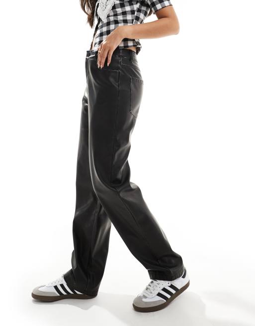 ASOS DESIGN – Gerade geschnittene Hose aus Kunstleder in verwaschenem Schwarz