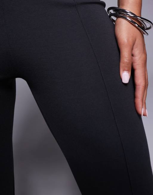 ASOS DESIGN – Gerade geschnittene Hose in Anthrazit mit Biesen und Schlitz am Saum, 3 von 5