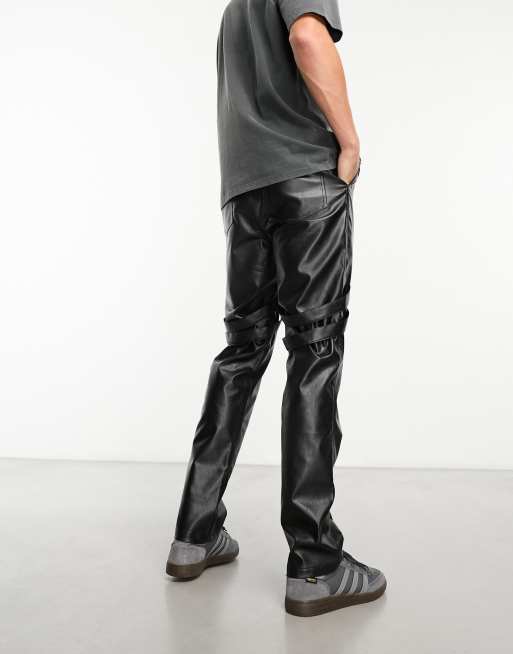ASOS DESIGN – Gerade geschnittene Hose in schwarzer Lederoptik mit Gurt-Detail , 3 von 4