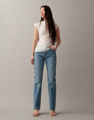 ASOS DESIGN - Gerade geschnittene Jeans im Stil der 90er-Jahre mit Vintage-Waschung-Blau