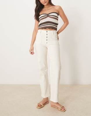 ASOS DESIGN - Gerade geschnittene Jeans in Weiß mit Knopfleiste