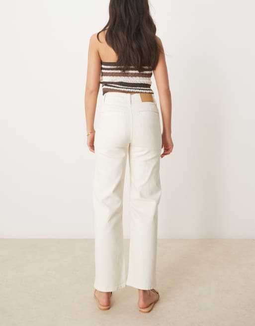 ASOS DESIGN – Gerade geschnittene Jeans in Weiß mit Knopfleiste, 2 von 5