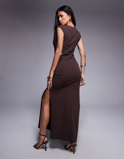 ASOS DESIGN – Gerade geschnittenes Maxikleid in Schokobraun mit Faltendetail, 4 von 4