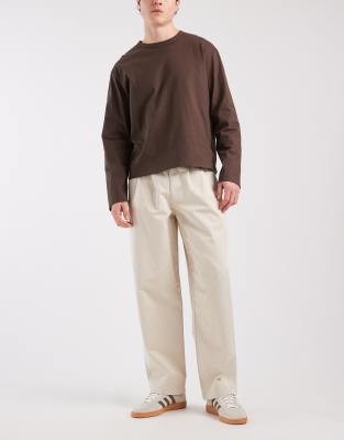 Gerade Loose-Fit-Hose in Steinbeige mit Bundfalten-Neutral Neutral 52 Short