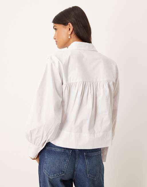 ASOS DESIGN – Geraffte Hemdbluse mit Schulterpolstern in Weiß, 3 von 4