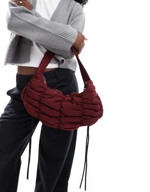 ASOS DESIGN – Geraffte Umhängetasche in Burgunderrot mit Schleifendetails, 2 von 4