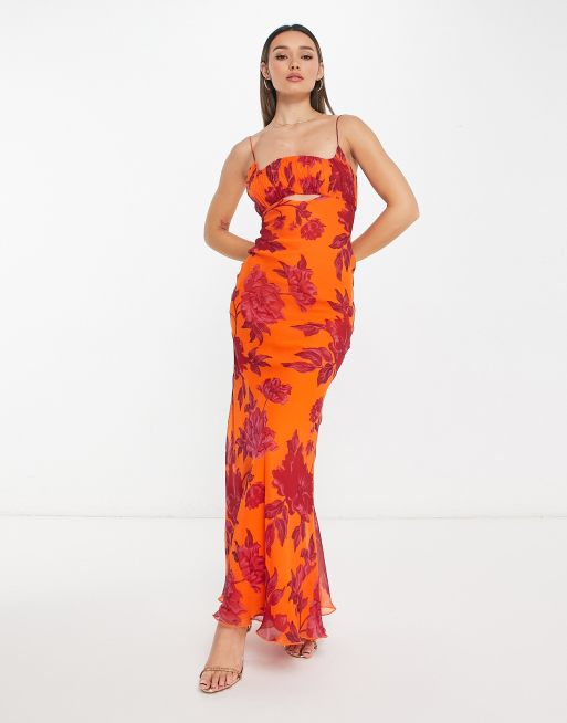 ASOS DESIGN Gerafftes asymmetrisches Maxikleid mit Blumenprint in Orange und Zierausschnitt ASOS