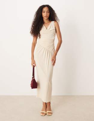 ASOS DESIGN - Gerafftes, asymmetrisches Midikleid in Cremeweiß mit Wasserfallausschnitt-Neutral