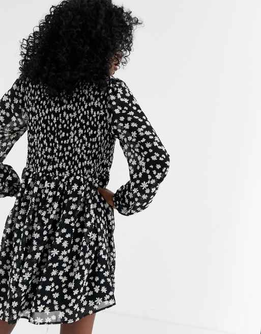 ASOS DESIGN – Gerafftes Hänger-Minikleid mit Gänseblümchenmuster, 2 von 4