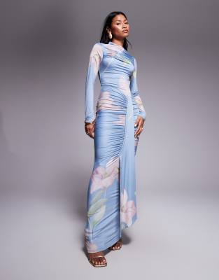 ASOS DESIGN - Gerafftes, langärmliges Maxikleid mit Blumenprint-Bunt