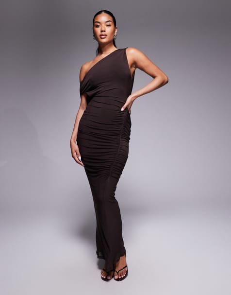 ASOS DESIGN – Gerafftes Maxikleid aus Netzstoff in Schokobraun mit drapierter Rückseite - view 1