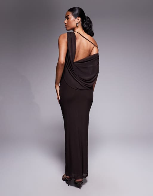 ASOS DESIGN – Gerafftes Maxikleid aus Netzstoff in Schokobraun mit drapierter Rückseite, 2 von 4