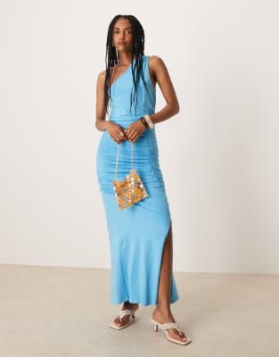 ASOS DESIGN - Gerafftes Maxikleid in Blau mit One-Shoulder-Träger und Ziernaht