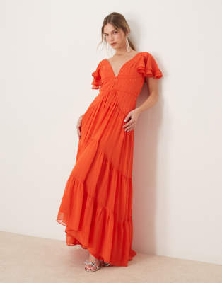 ASOS DESIGN - Gerafftes Maxikleid in Gewürzrot mit Flatterärmeln und nach hinten abfallendem Saum