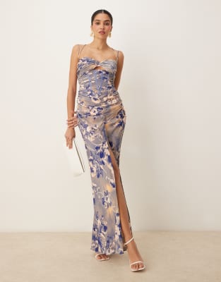 ASOS DESIGN - Gerafftes Maxikleid mit Korsettdetail, Rüschenrock, Trägerdetails und blauem Blumenmuster-Bunt