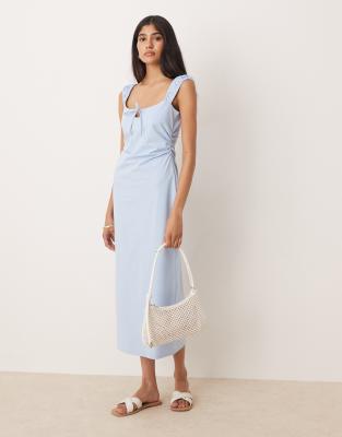 ASOS DESIGN - Gerafftes Midikleid in Babyblau mit Flügelärmeln und geschnürter Vorderseite